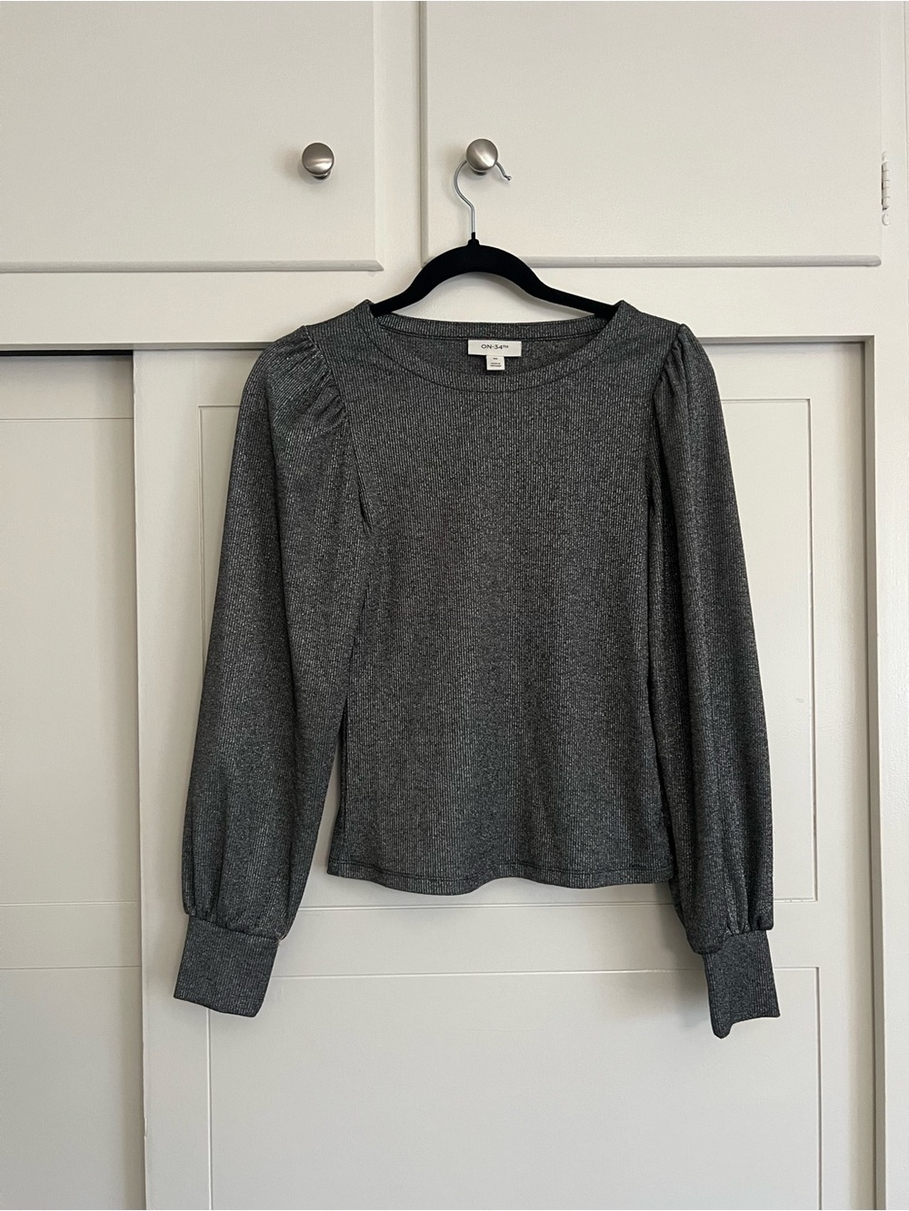 On 34th Women’s Metallic Gray Long-Sleeve Top Size XS NWT